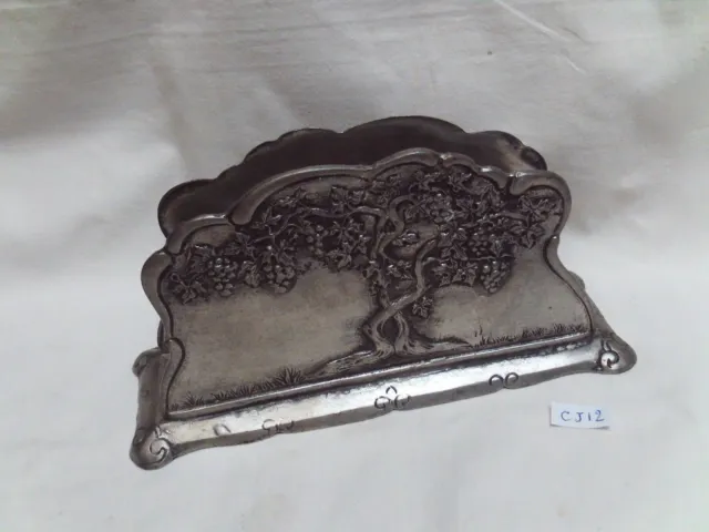 Ancien porte lettres ou courrier en étain à décor de vigne raisin (CJ12)