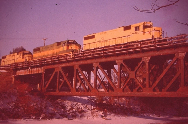 Duplicate Railroad Train Slide New Brunswick South GP-38-2  #2317 2003 Brownv.