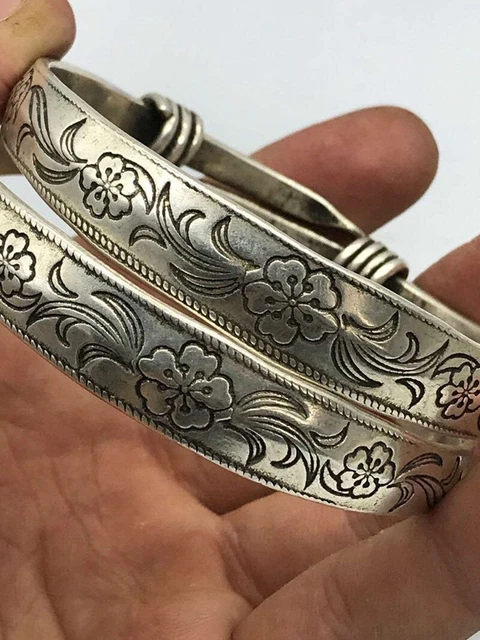 A Pair Exquisite Old Chinese tibet silver Handcarved flowers Bracelets