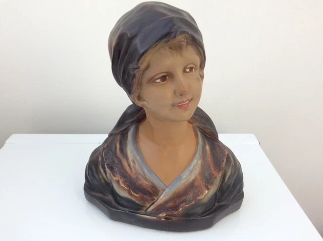 Buste de jeune fille,début 1900,plâtre polychrome.