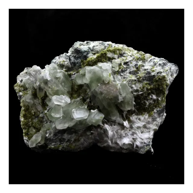 Minéraux collection. Quartz à inclusions de Byssolite + Epidote. 911.0 ct. Enve