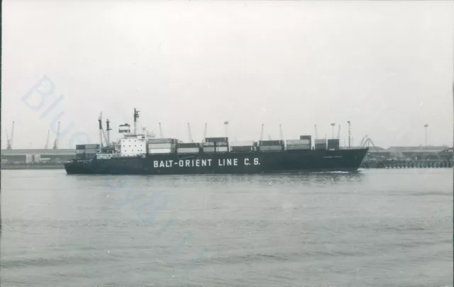 Russian MV Nadezhda Obukhova off gravesend 1989 ship photo