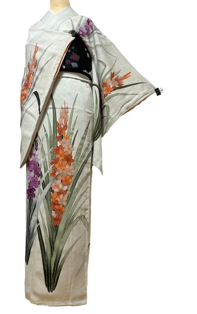 JAPANESE SILK ANTIQUE KIMONO / 0.95kg / COMBINE SHIPPING WEIGHT LIMIT = 2kg