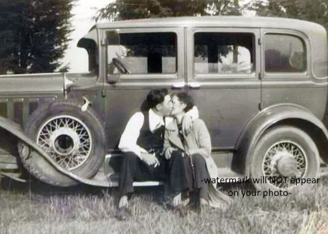 BONNIE & CLYDE Kissing Photo 1932 Ford Car PHOTO Prohibition Wanted Gangster FBI