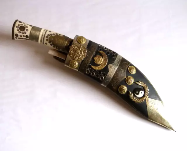 Superbe couteau  khukuri ou kukri Gurkha. Népal.