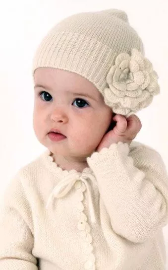 Chapeau fleur en coton blanc 125 $ bébé CZ 6-12 mois