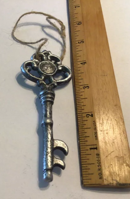 Metal Faux Skeleton Key Decor  Novelty Ornament 4 “ Jute Rope Hanger New Silver