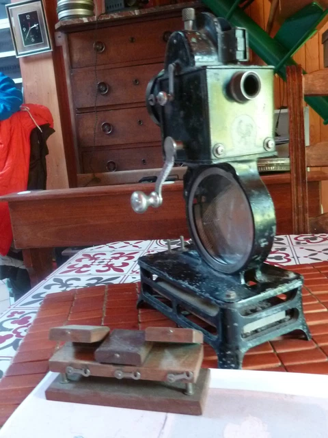 projecteur pathe baby modèle A ca 1922 BE - numéro 1900