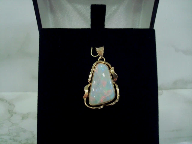 PENDENTIF OPALE 3.50 CT OR JAUNE 14 CARATS 585/000  POIDS 2.90 gr R79301