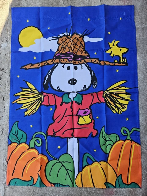 VINTAGE SNOOPY PEANUTS Garden Flag (29" x 41") Fall Halloween Scarecrow ...
