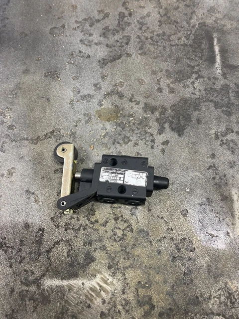 Norgren  03041122 Roller Spring Actuated Valve