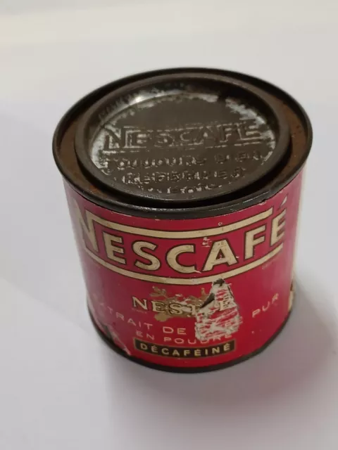 Ancienne boîte métal de NESCAFE décaféiné , couleur rouge