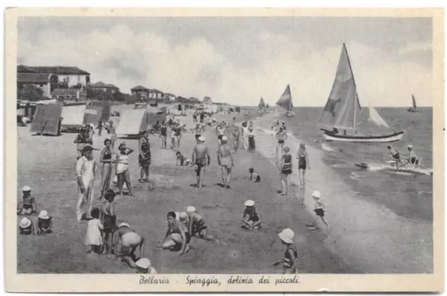 CARTOLINA DI RIMINI ,BELLARIA - SPIAGGIA DELIZIA DEI PICCOLI  non viaggiata