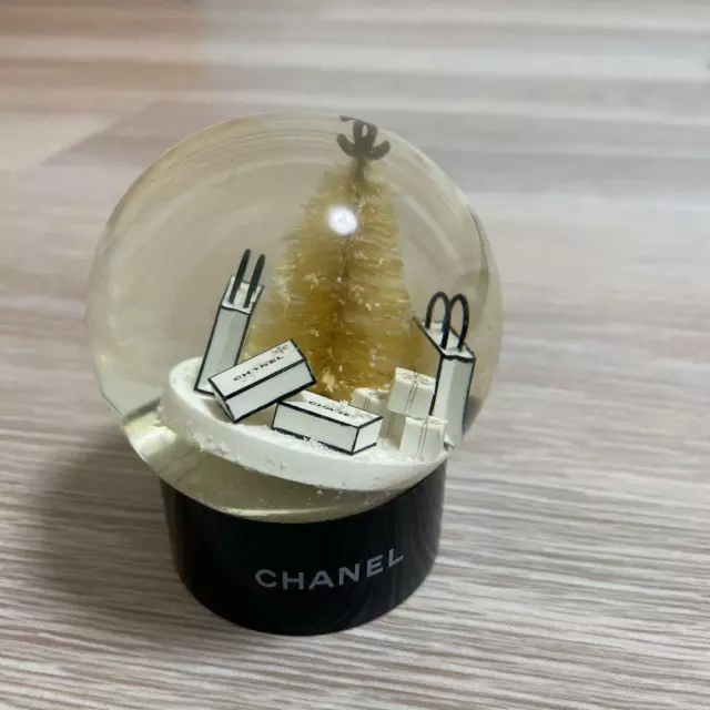 CHANEL Neige Globe Dôme Blanc Noël Tree Nouveauté Avantage Vip Limitée