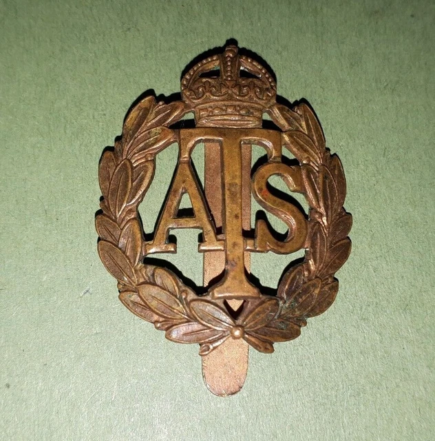 WW2 THE AUXILIARY Territorial Service British Army Brass Cap Badge £5.