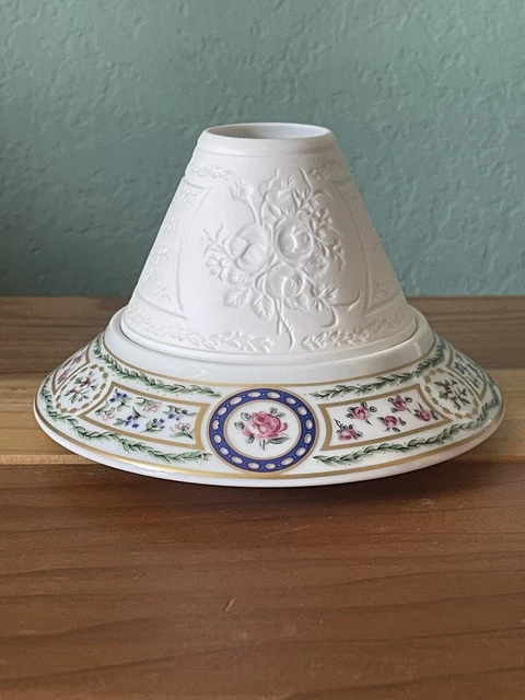 Très jolie BASE DE PHOTOPHORE porcelaine HAVILAND LIMOGES modèle RENAISSANCE