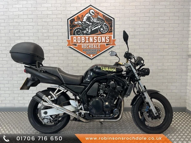 2000 YAMAHA FZ6 naked project.