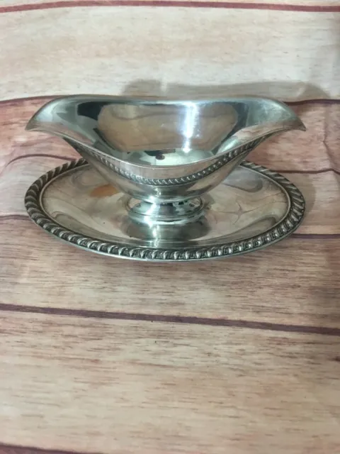 Wm. Rogers 813 Silverplate Gravy Bowl with Attached Plate