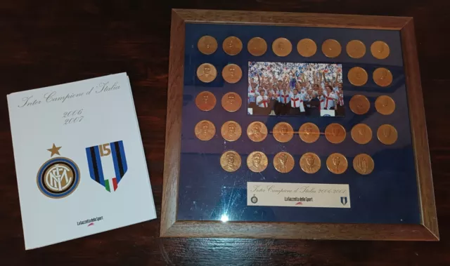 Collezione medaglie e libro giocatori Inter campioni d'Italia 2006 - 2007