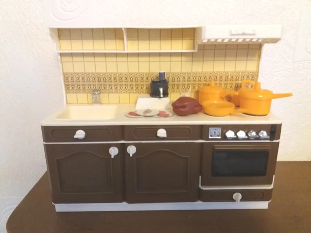 Illco Kitchen Set Vintage Dolls Playset with Blender, Pans etc PLEASE READ DESC