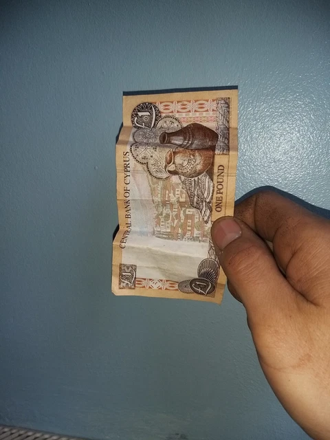Central Bank Of Cyprus - £1 (One) Lira / Pound Banknote