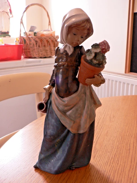 絶版　lladro\"Girl With Geranium\" #3508 LLADRO #3508 