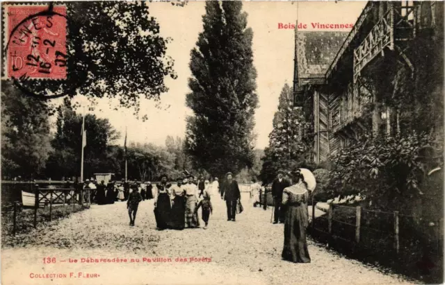 CPA AK PARIS 12th Bois de VINCENNES Landing at the Pavillon des Forets (672545)
