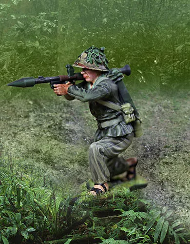 Collectors Showcase Vietnam War Cs01011 Vietcong Kneeling Firing Rpg Mib