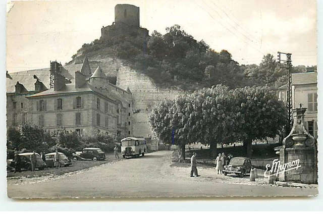 LA ROCHE GUYON - The Castle, the Dungeon and the Old Fountain - 23066