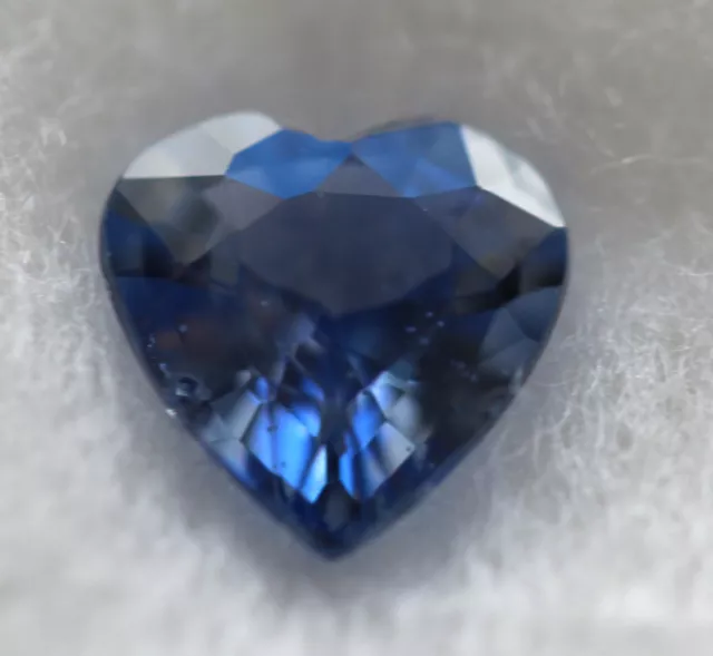 0,74 ct Superbe Saphir Naturel de Sri-Lanka Medium Blue