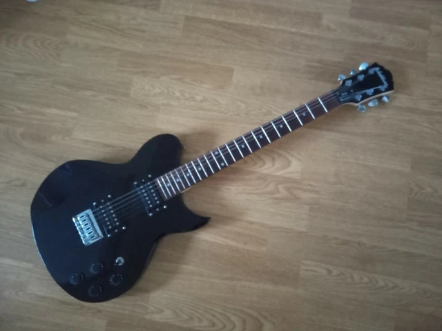 WASHBURN WI 24 Les Paul Type Electric Guitar and GigBag 107.00