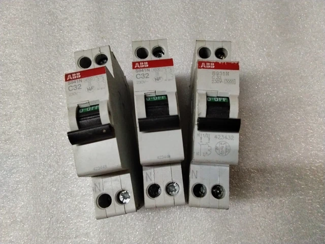 Lot de 2 disjoncteurs Ph+N raccordement Vis 2A-4,5Ka - Courbe C - ABB