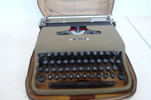 Macchina Per Scrivere Olivetti Lettera 22 Typewriter  .