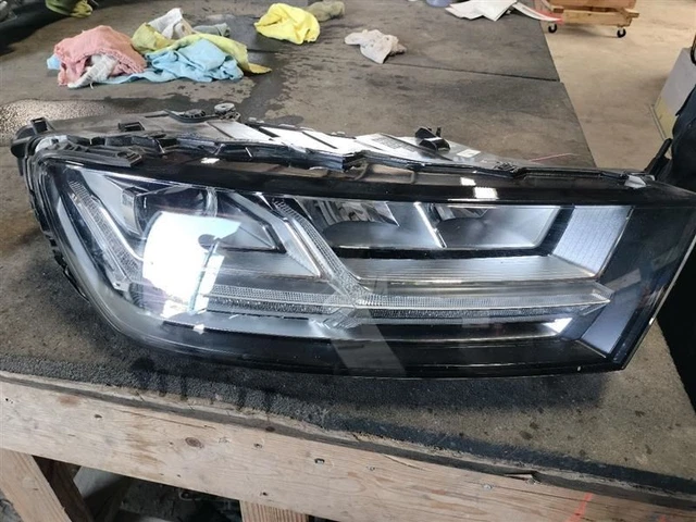 2017-2018 Audi Q7 4M Passenger Right Xenon Headlamp Assembly 4M0941044B OEM