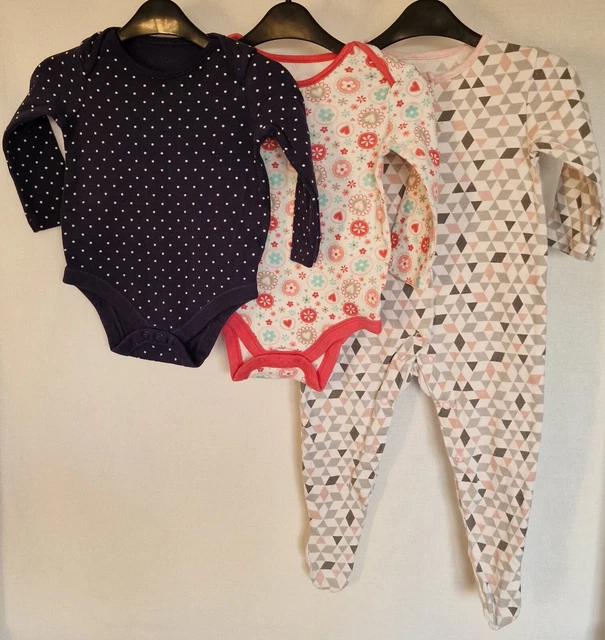 Pacchetto vestiti per bambine età 6-9 Mths. Usato. Buone condizioni. Marche miste.