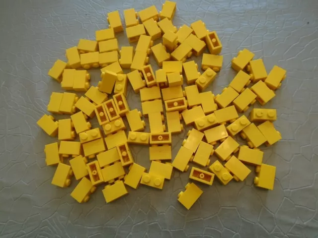 LEGO 3004 brick 1x2 yellow,  quantity of 100