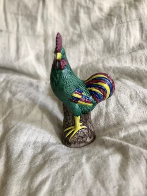 Coq En Porcelaine Émaillée Polychrome Chine Hauteur 20,5 Cm