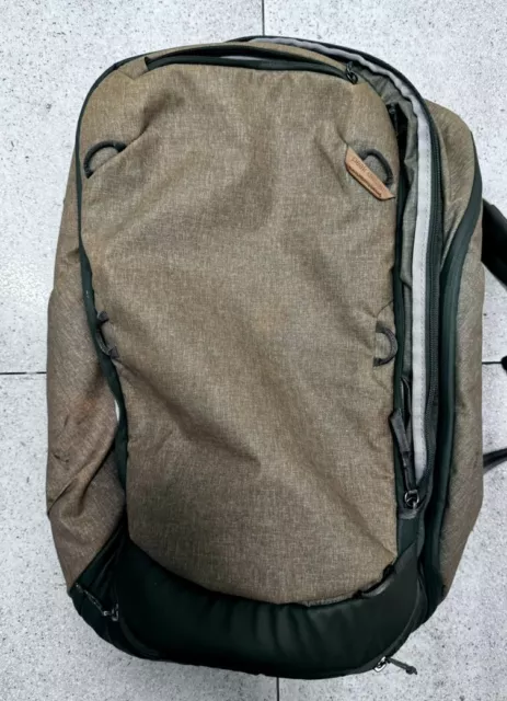 Selling Peak Design 45 Sage travel backpack in good condition