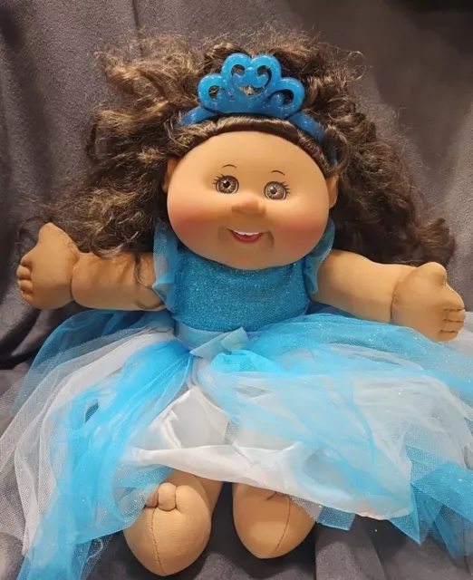 Cabbage Patch Kids Doll 2015 Curly Hair Brown Eyes Brunette Blue Dress CPD