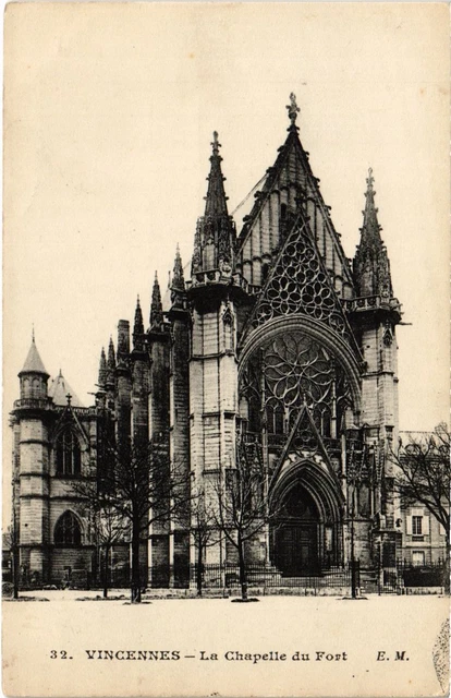 CPA Vincennes La Chapelle du Fort (1346880)