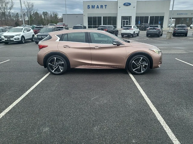 2017 Infiniti QX30 Sport