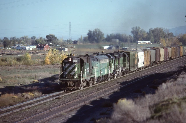 Orig Slide BN Burlington Northern RS11 #4192+3 w/Train - Kennewick WA 1977