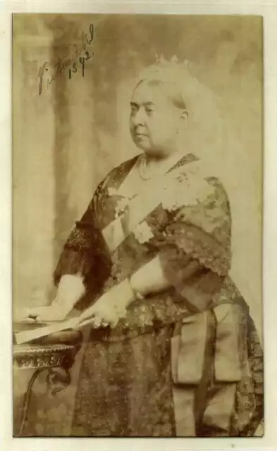 QUEEN VICTORIA Signed Photograph - British Royalty - preprint