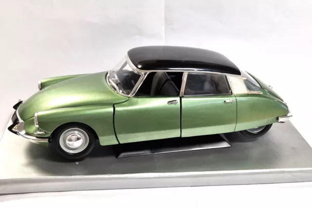 Occasion! Solido 7228 Citroen DS 19 Berline Vert Métallique 1963 Maßstab 1:18