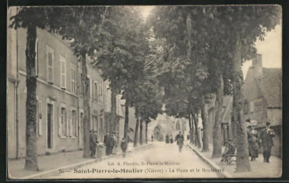 CPA Saint-Pierre-le-Moutier, La Poste et le Boulevard