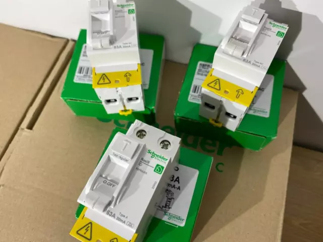 Lot de 3 Interrupteurs différentiels SCHNEIDER Resi9 XP 63A 30mA Type A et AC