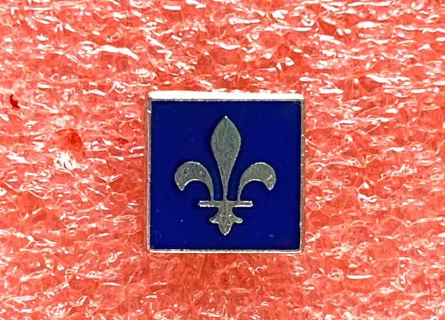 T31 Petit Pins DRAPEAU QUEBEC FLEUR de LYS CANADA Flag lapel pin badge