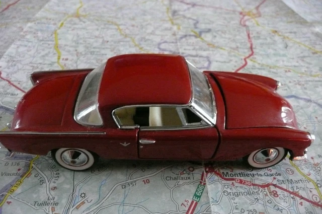 Franklin Mint 1/43 Scale 26623P - 1953 Studebaker Commander - Rust Red