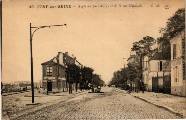 CPA IVRY-sur-SEINE - Angle du quai d'Ivry et de la rue Nationale (659514)