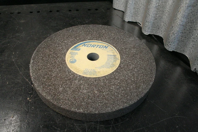 Bench grinding wheel NORTON 57A36-N7VBE 8 '' x 1 '' x 3/4 ''